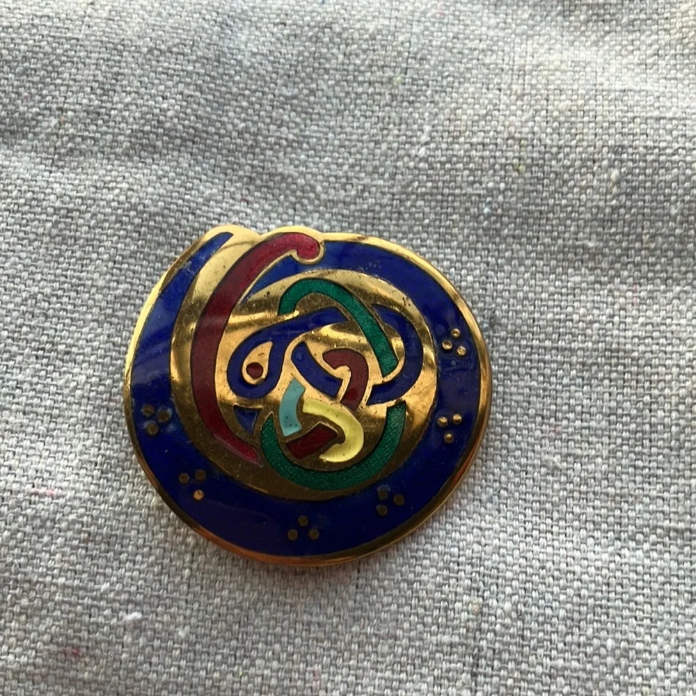 Vintage 1970s/80s Tara Ware Irish Celtic Enamel Bird Brooch Gold Tone